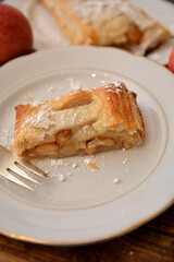 torta strudel di mele dolce  tipico dell'Austria e sud Tirolo