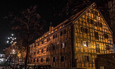 piękna architektura starego miasta Bydgoszcz nocą