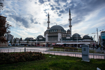 Fototapeta na wymiar Taksim mosque and square