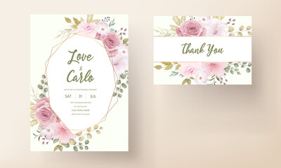Obraz premium Beautiful wedding invitation card with beautiful flower decoration