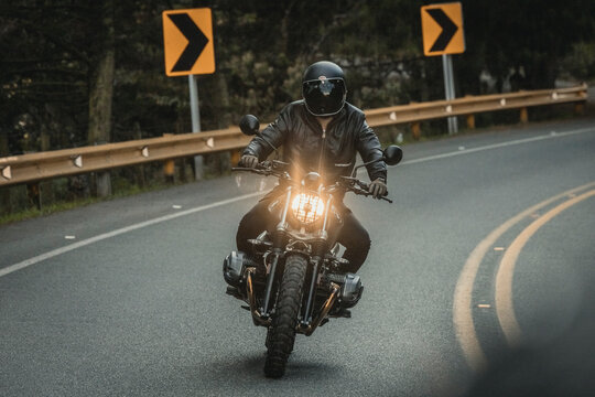 moto en la carretera © Alejandro