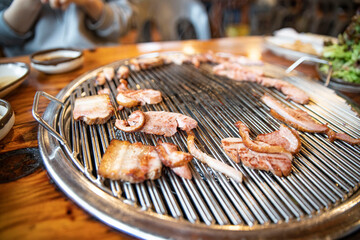 한국식 오리와 돼지 바베큐