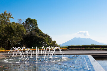 Fototapeta na wymiar 健康公園の噴水と桜島 