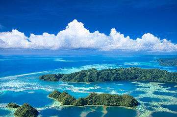 パラオの美しいサンゴ礁の海・空撮