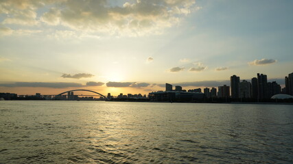 Naklejka premium The beautiful sunset view along the river in the city