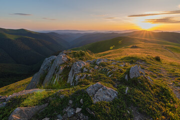 Obraz premium Summer evening in the Ukrainian Carpathian mountains on Borzhava with a dramatic sunset and tourists watching it