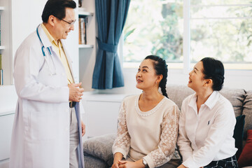 Fototapeta premium Smart doctor advisor women in clinic