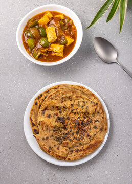 Lachha Paratha Or Chur Chur Naan With Chilli Paneer