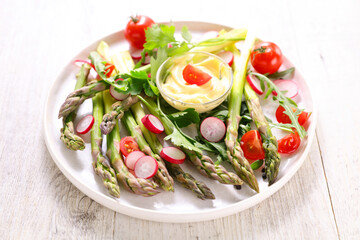 asparagus salad with tomato and radish