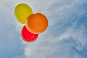 fliegende Partyluftballons