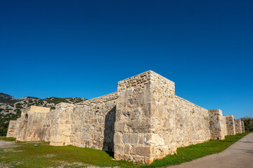 The Kirkgöz Han is located 24 km northwest of Antalya on the Burdur Road and  stands beside Kırkgöz springs on the old road from Antalya