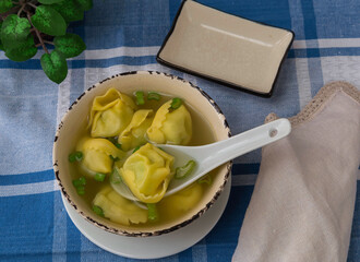 Ravioli in brodo 