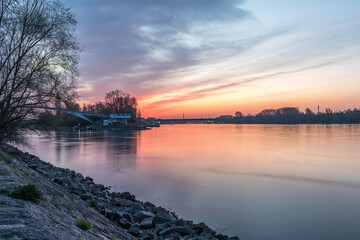 Sonnenaufgang am Hafen in Schierstein