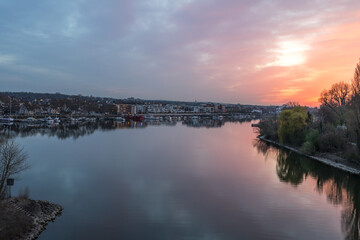 Sonnenaufgang am Hafen in Schierstein