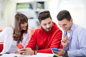 students in modern school using modrn technology