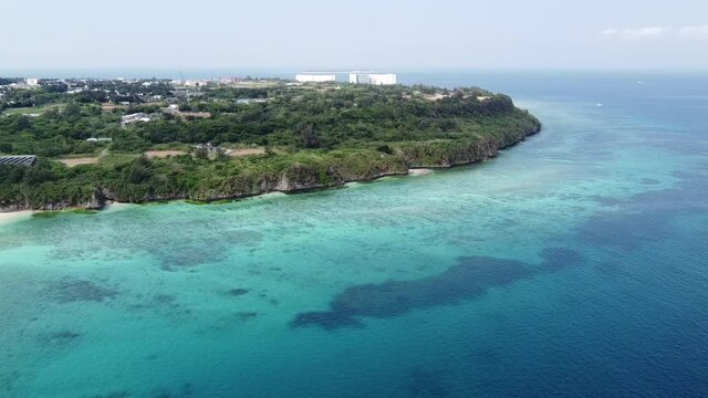 空から見る沖縄の美しい海　瀬底島02-short ver.