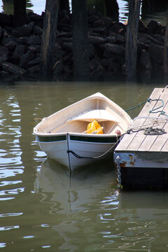 Boat at a dock © Susan