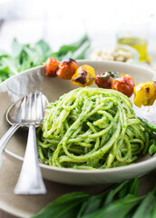 Pesto spaghetti with grilled tomatoes