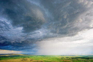 Obraz premium Thunderstorm with clouds and rains over the steppes and mountains of Khakassia park chests