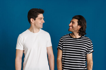 Obraz premium White brunette two men looking and smiling at each other