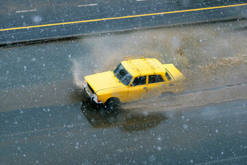 Snow storm in spring and cars © panaramka
