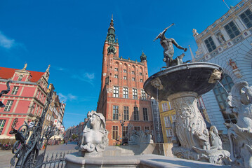 Gdansk Town Hall and Neptune's Fountain statue, Poland © Pawel