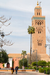Fototapeta premium Mezquita Kotubia o Koutoubia en la ciudad de Marrakech en el pais de Marruecos