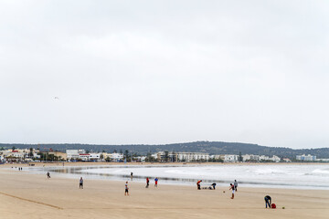 Fototapeta na wymiar Playa o Beach en el pueblo de Esauira o Essaouira en el pais de Marruecos