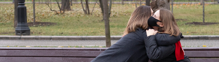 Fototapeta premium meeting two girlfriends in the park