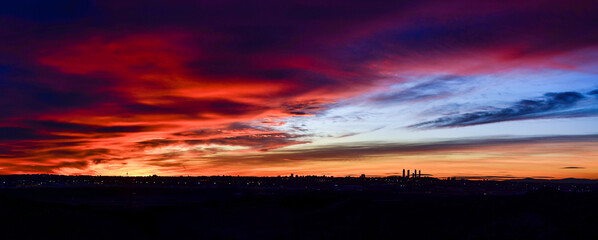 Fototapeta na wymiar panoramic of the skyline of the city of Madrid at sunset