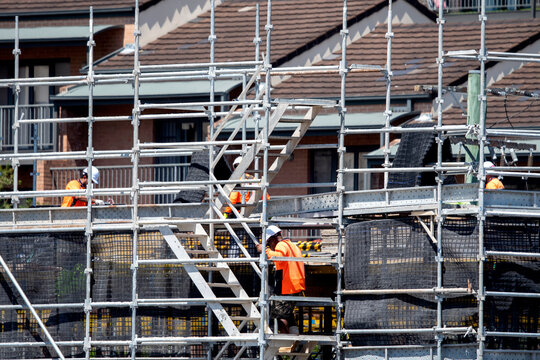 Workers Assembling Scaffolding On New Social Housing Home Unit Block At 56-58 Beane St. Gosford, Australia. March 1, 2021. Part Of A Series.