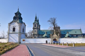 Klasztor, Archiopactwo Ojcow Cystersow i Kosciol Wincentego Kadlubka w Jedrzejowie