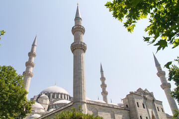 Fototapeta na wymiar Mezquita o Mosque de Suleiman, en la ciudad de Estambul o Istanbul, en el pais de Turquia o Turkey