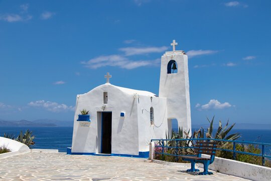 Saint Nikolaos' chapel in Rafina reminiscent of Cyclades