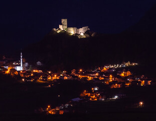 Naklejka premium view of the old fortress during the night