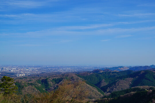 高尾山 かすみ台展望台からの景色 春 © Nao