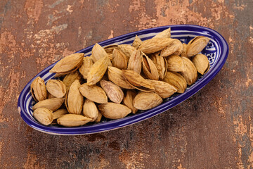 Unpeeled Almonds nuts