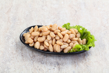 White canned beans for vegan suisine