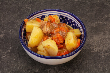 Roasted potato and beef with sauce
