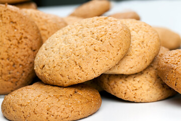 round cookies made from wheat and oat flour
