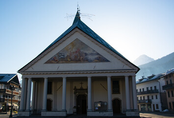 La chiesa di Santo Stefano di Cadore sulle Dolomiti Bellunesi