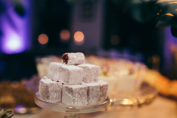 A cake sitting on top of a table