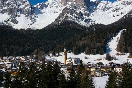 La bellissima Padola in Comelico sotto il monte Aiarnola