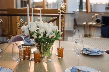 a bouquet of white roses on a preserved wooden table against the background of the dome from the windows