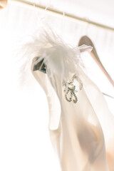 white ostrich feathers on the wedding dress