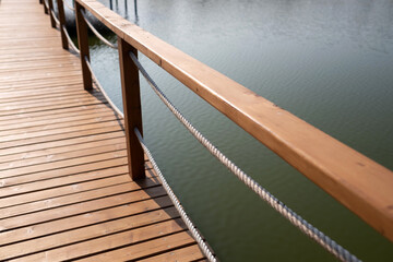 Naklejka premium Closeup of a wooden bridge over the lake.