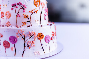 wedding cake in two tiers with autumn pictures
