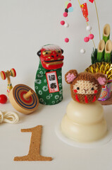 サルのあみぐるみとお正月イメージ