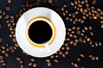 Fototapeta premium whole and flavorful coffee beans scattered in a chaotic order