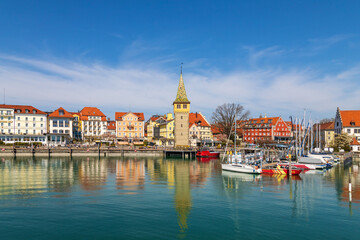 Fototapeta premium Lindau - Hafen - Bodensee - Frühling - Boote
